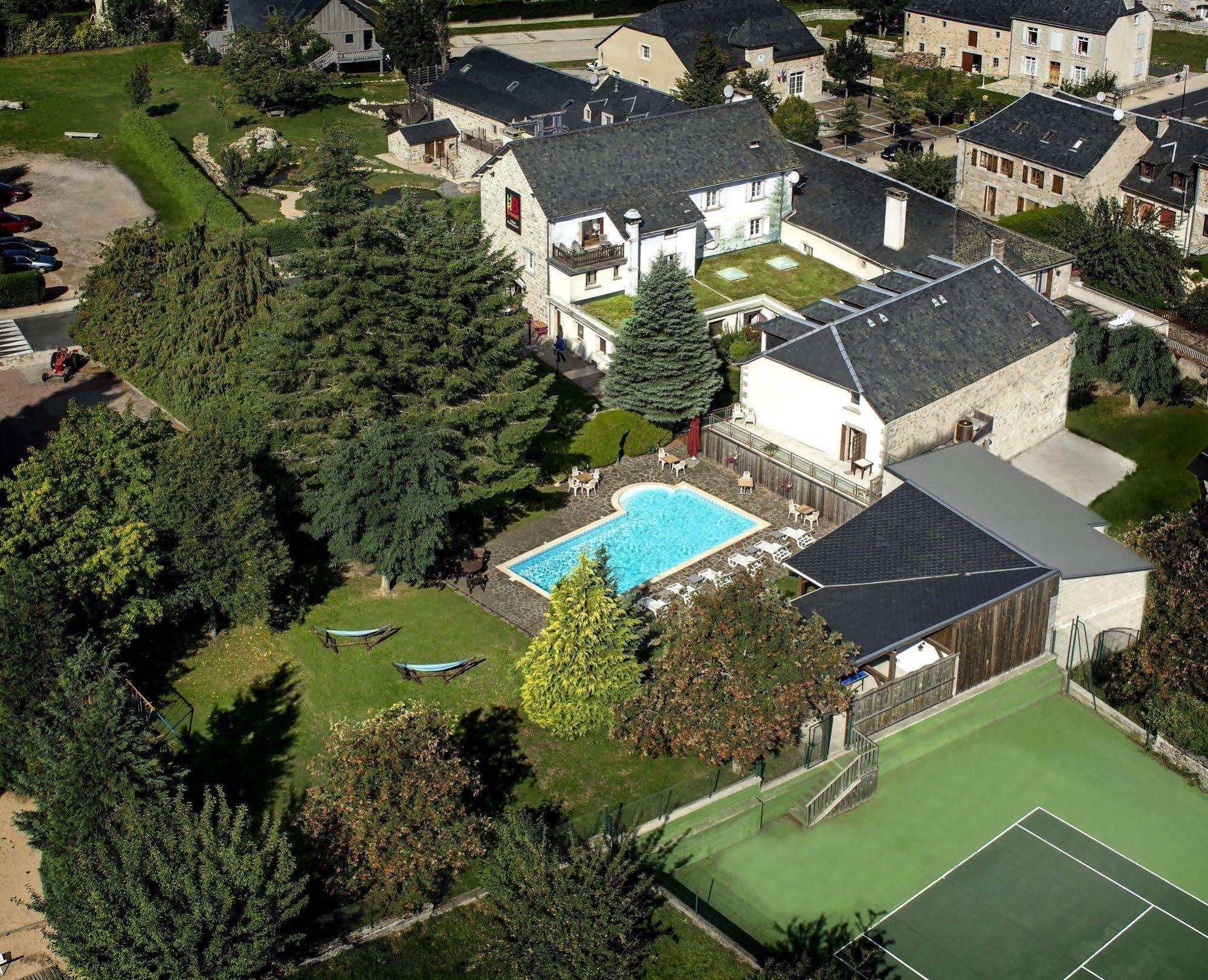 Hotel Le Rocher Blanc Albaret-Sainte-Marie Exterior photo